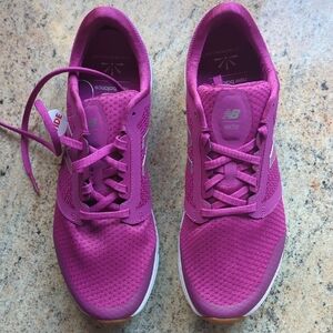New Balance WX700 Women's Athletic Shoes/ Sneakers Color Boysenberry Size 12 Med